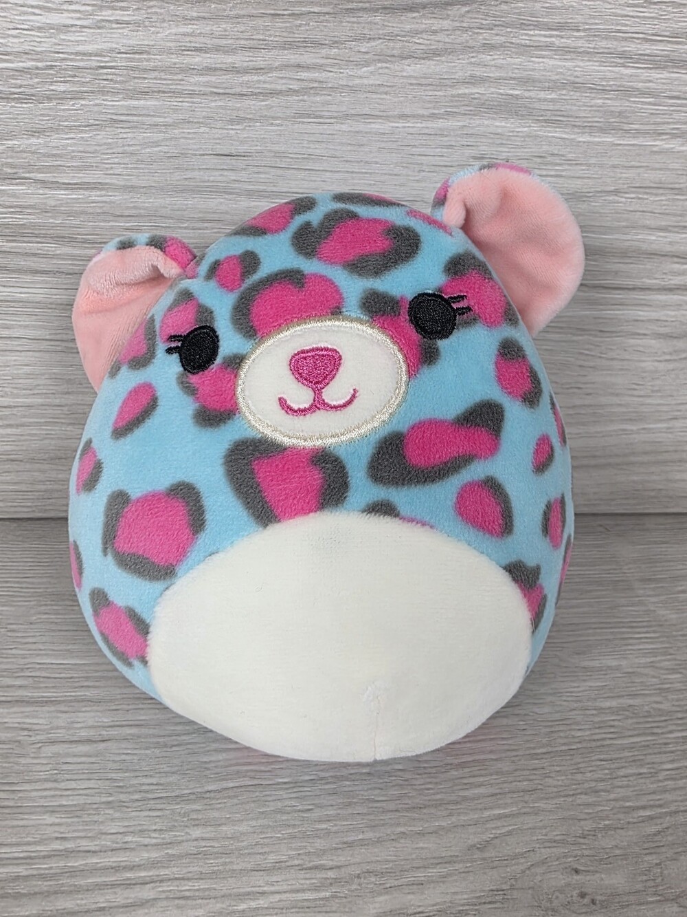 Squishmallows Chelsea the Cheetah Plush Animal Light Blue Pink Round 5" SU70